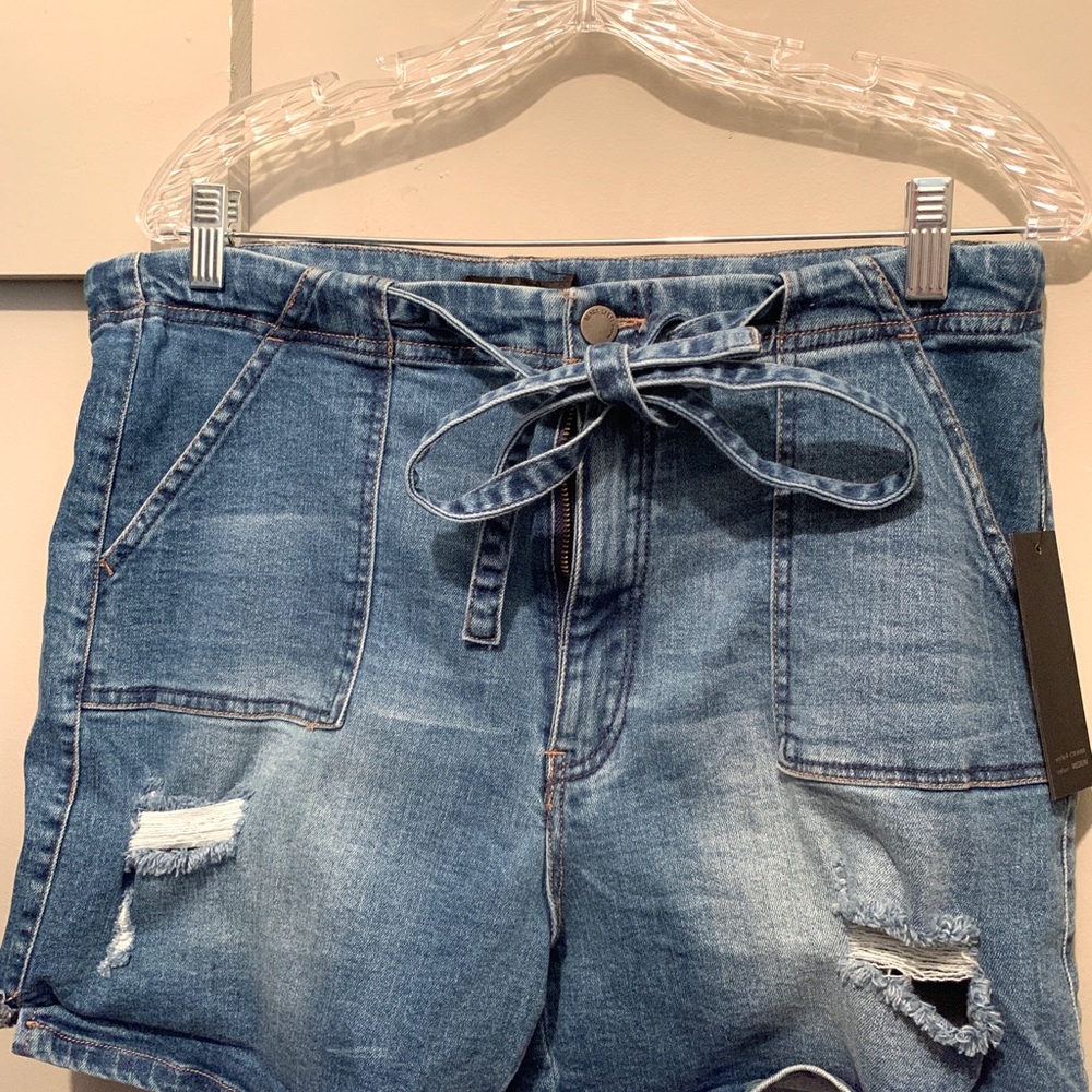 Boutique High rise Distress shorts
